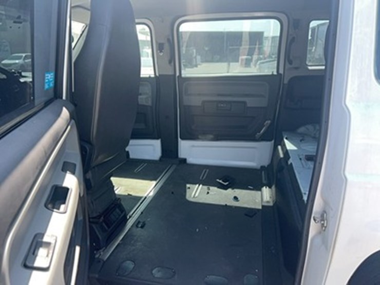 lot#--2014-mblt-mv-1-handicap-van-image-6