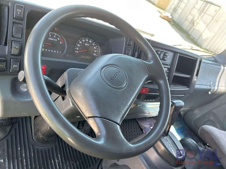 2008-isuzu-npr-image-13