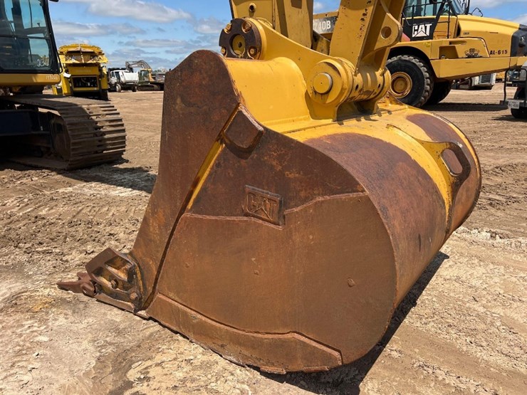 2020-caterpillar-336-image-11