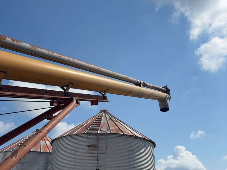 8x35-mayrath-unloading-auger-with-plastic-auger-hopper-image-8
