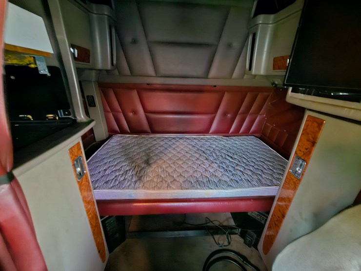 2003-peterbilt-379-image-77
