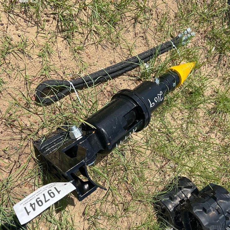 UNUSED FUTURE MINI EXCAVATOR HYD WOOD DRILL