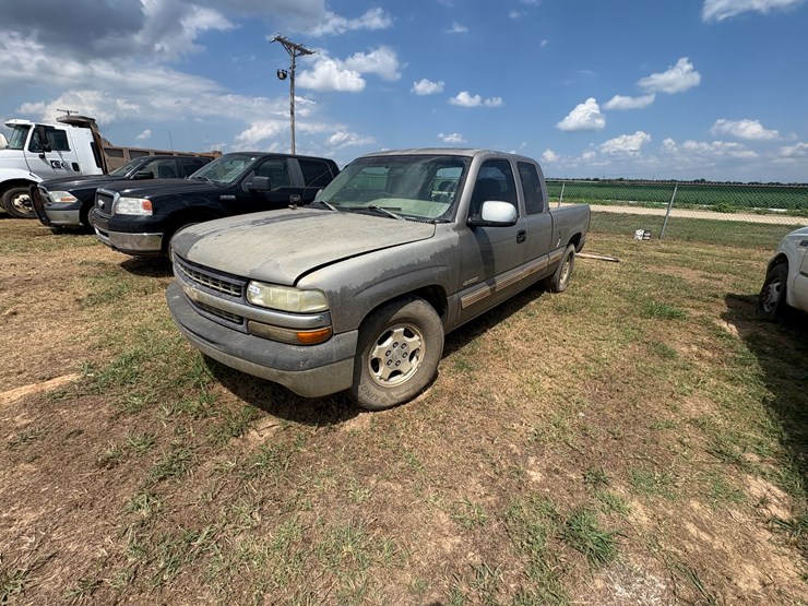 2002-chevrolet-1500-image-1