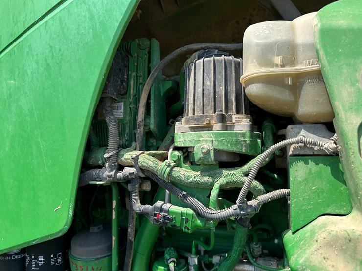 2014-john-deere-8285r-image-52