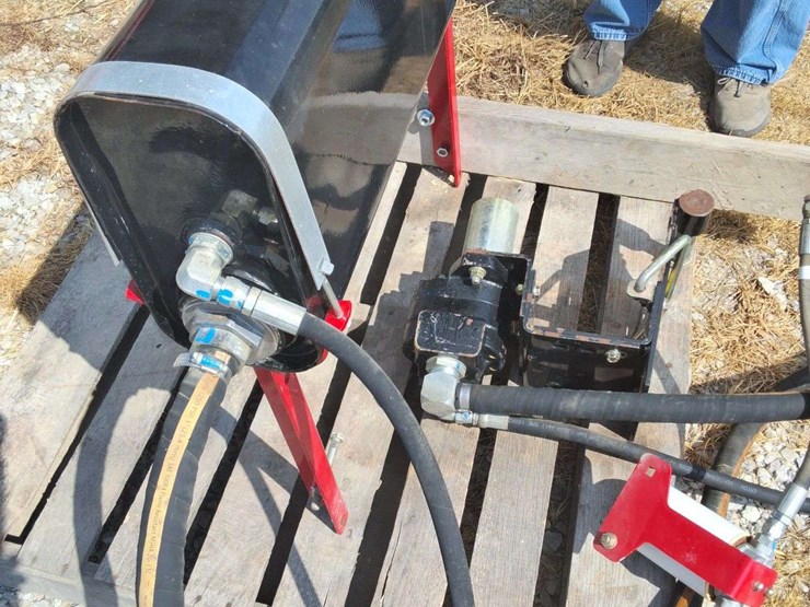 pto-hyd.-pump-for-white-or-massey-planter,-able-to-use-on-others-image-1