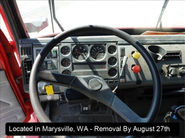 2000-freightliner-fl80-image-14