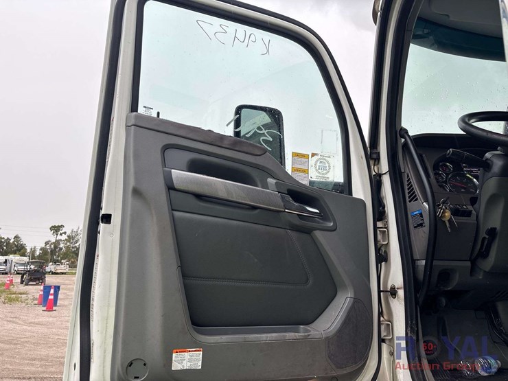 2016-kenworth-t880-image-11