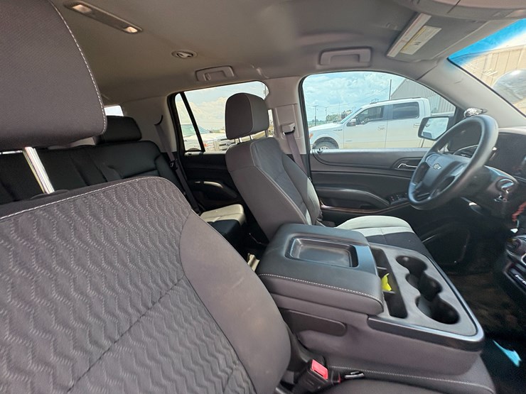 2017-chevrolet-tahoe-image-38