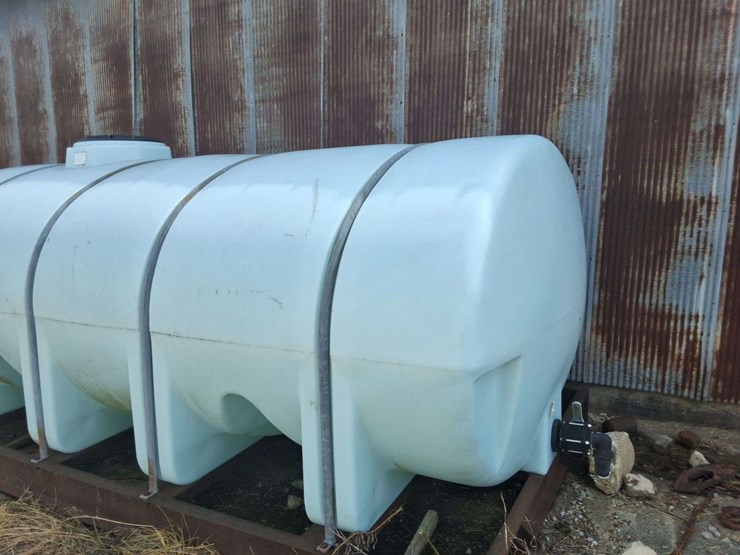 1635-gallon-poly-tank,-held-liquid-fertilizer-and-water-image-2