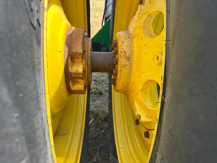 2014-john-deere-8285r-image-14