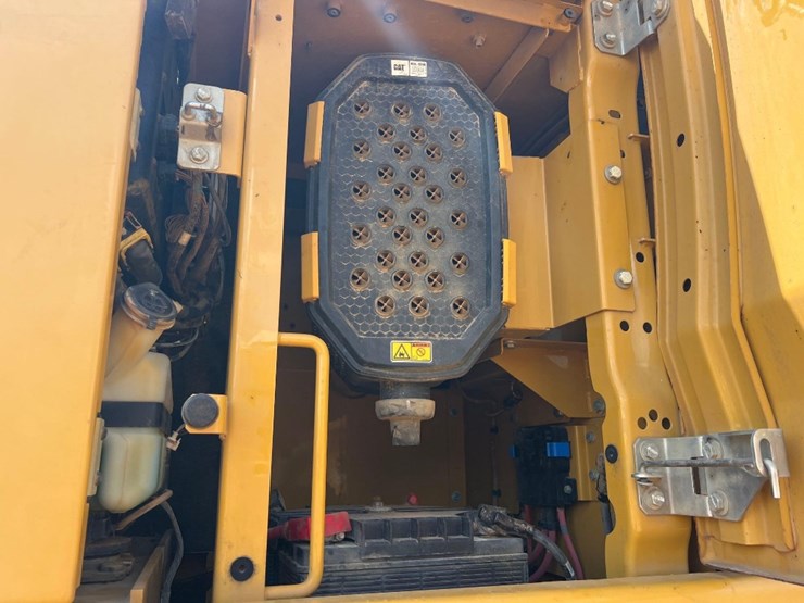 2020-caterpillar-336-image-31