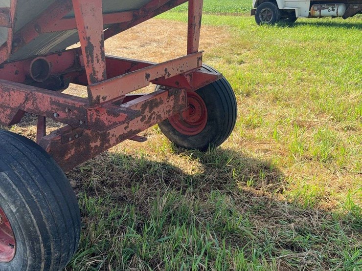 1974-heides-325-bushel-center-dump-gravity-wagon-image-10
