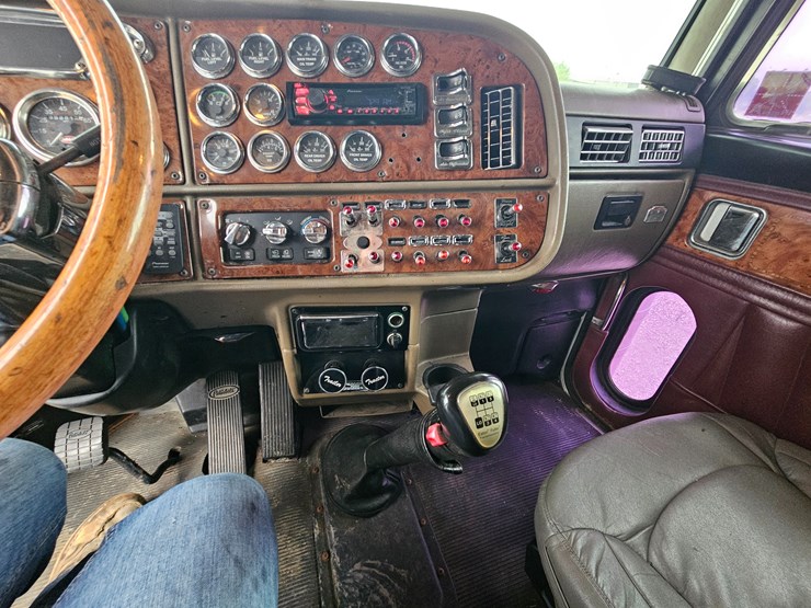 2003-peterbilt-379-image-64