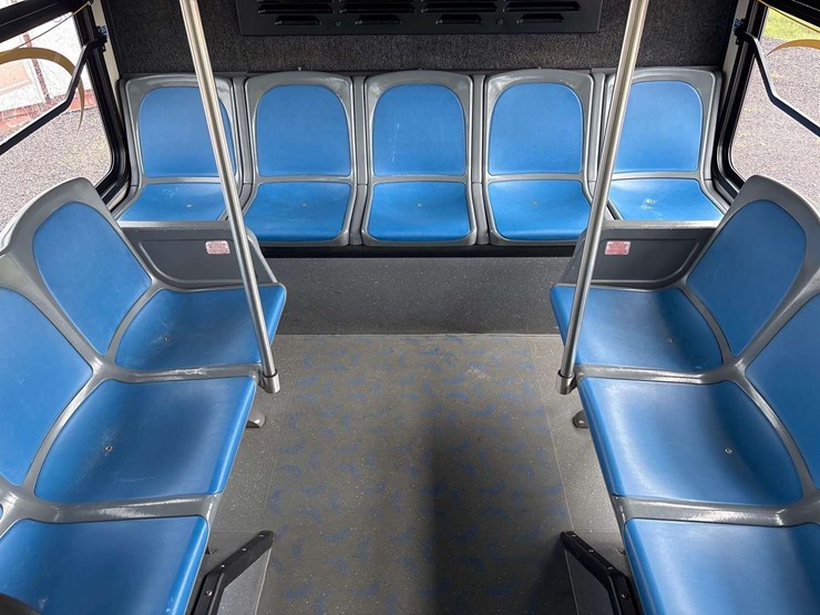 2014-gillig-low-floor-image-32