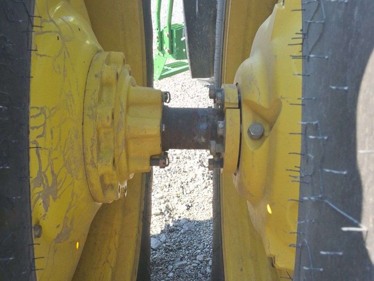 2000-john-deere-8310-image-16