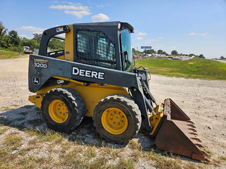 2010-deere-320d-image-16