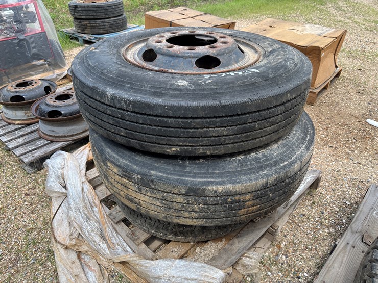 #79739-•-3-tires-and-rims-image-1
