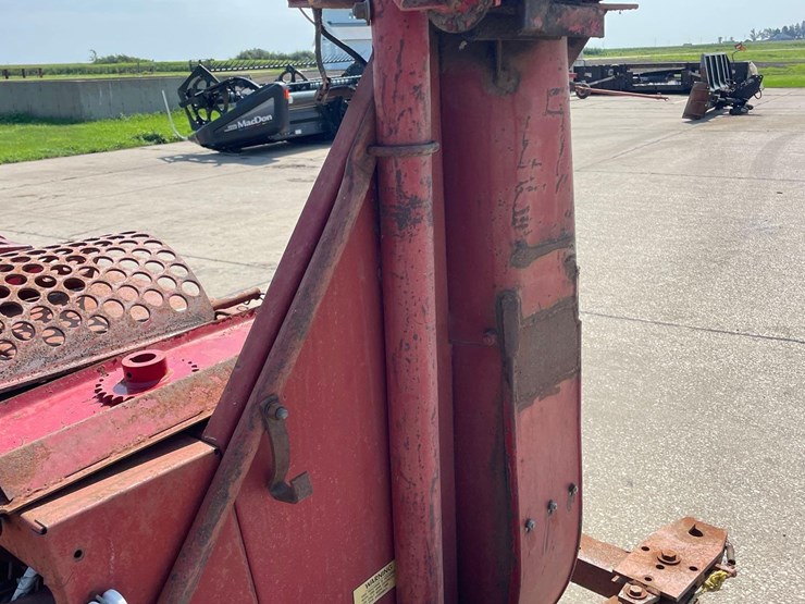 new-holland-890-image-17
