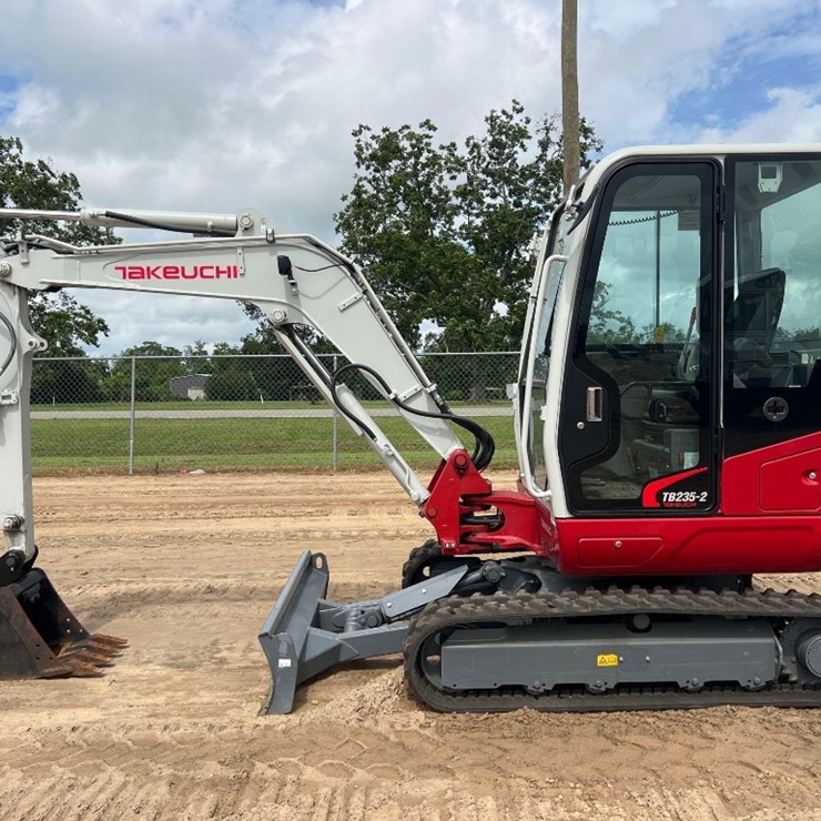 TAKEUCHI TB235-2