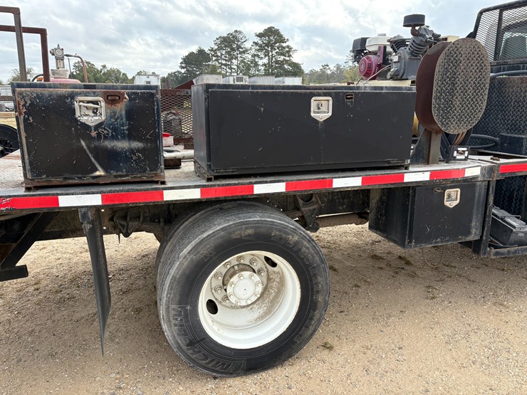 2005-international-durastar-4200-image-16