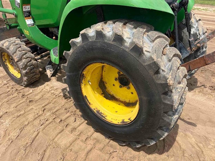 john-deere-3032e-image-23