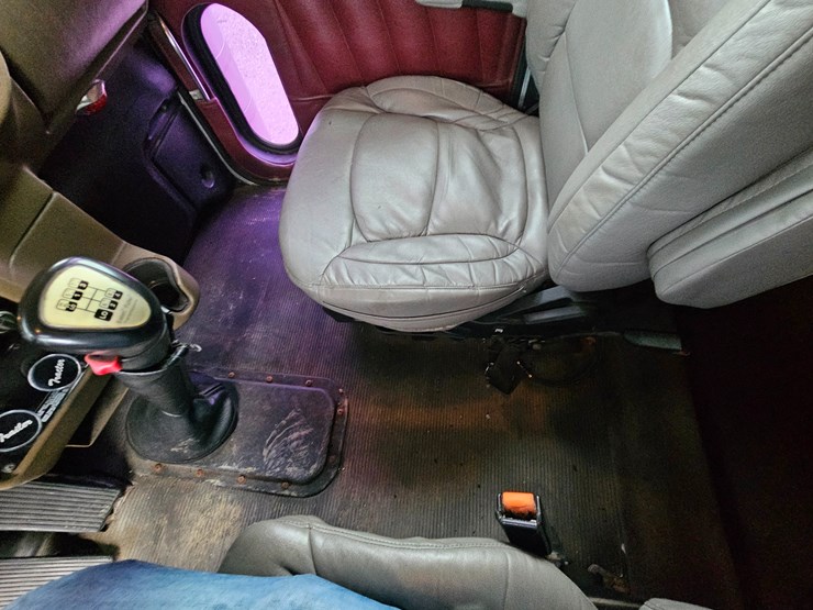 2003-peterbilt-379-image-76