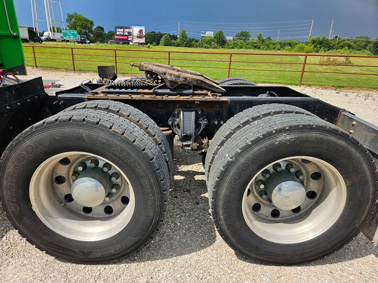 2015-peterbilt-389-image-92