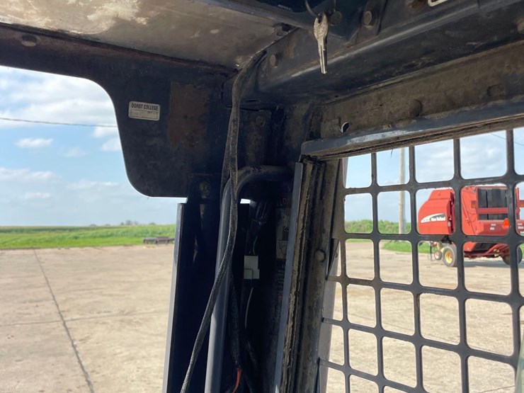 new-holland-l160-image-47