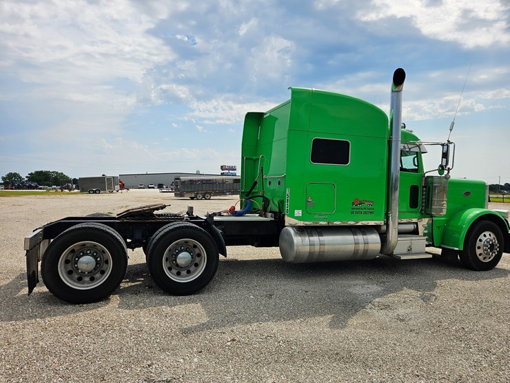 2015-peterbilt-389-image-26