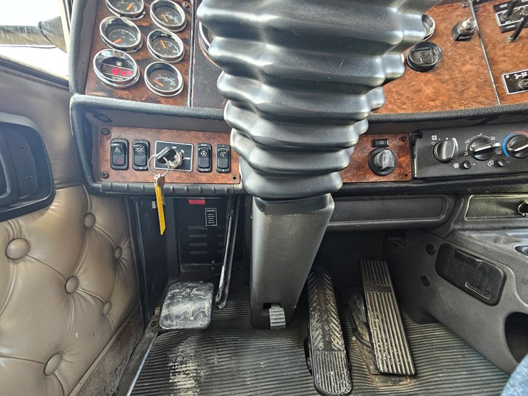 2005-kenworth-t600-image-80