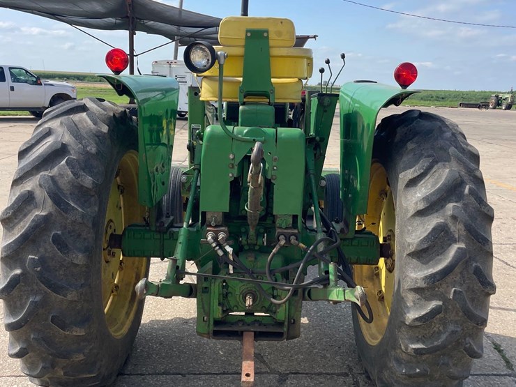 john-deere-3020-image-6
