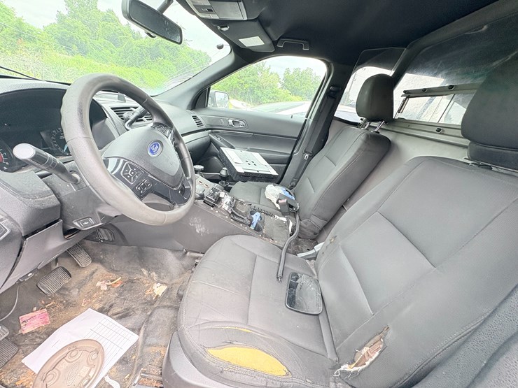 2018-ford-explorer-image-43
