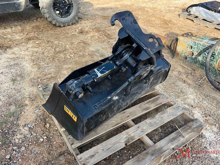 diesel-hydraulic-tilting-41"-clean-out-bucket-image-3