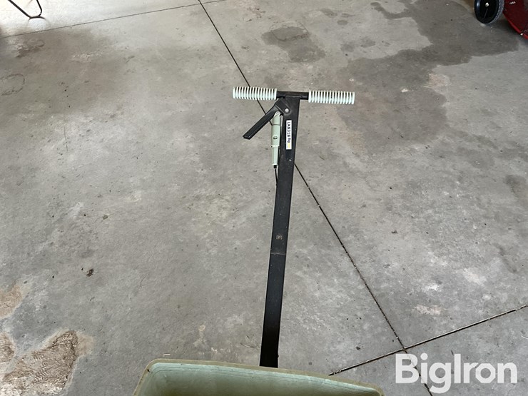 republic-fertilizer-broadcast-spreader-image-10