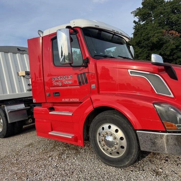 2015 VOLVO VNL64T300