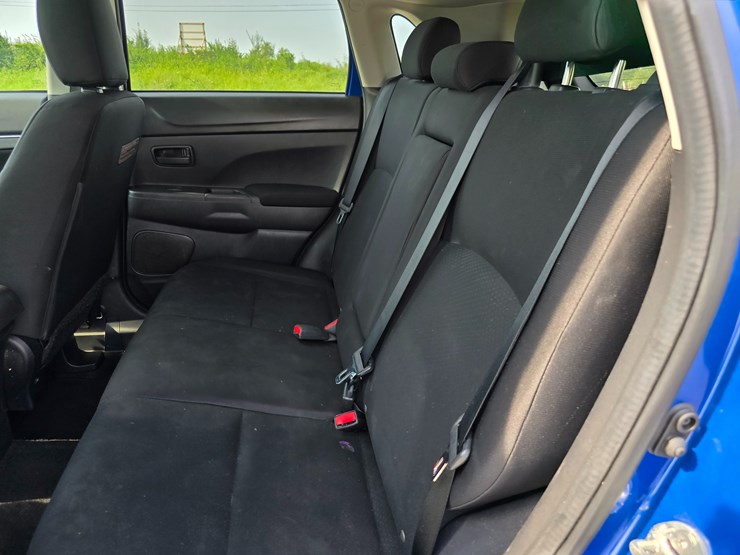 2015-mitsubishi-outlander-image-65