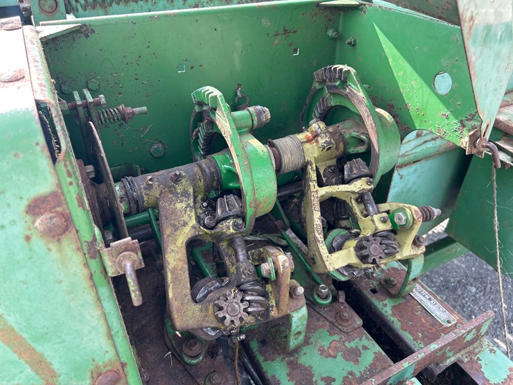 john-deere-336-image-8