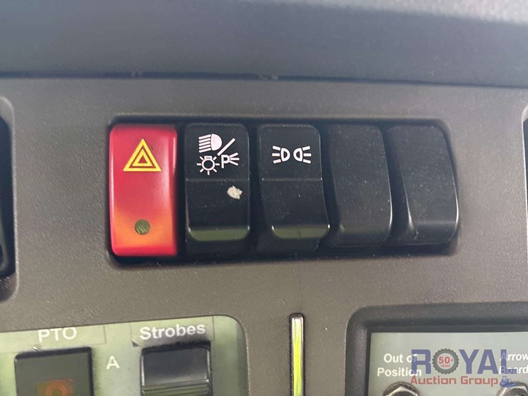 2016-kenworth-t880-image-16