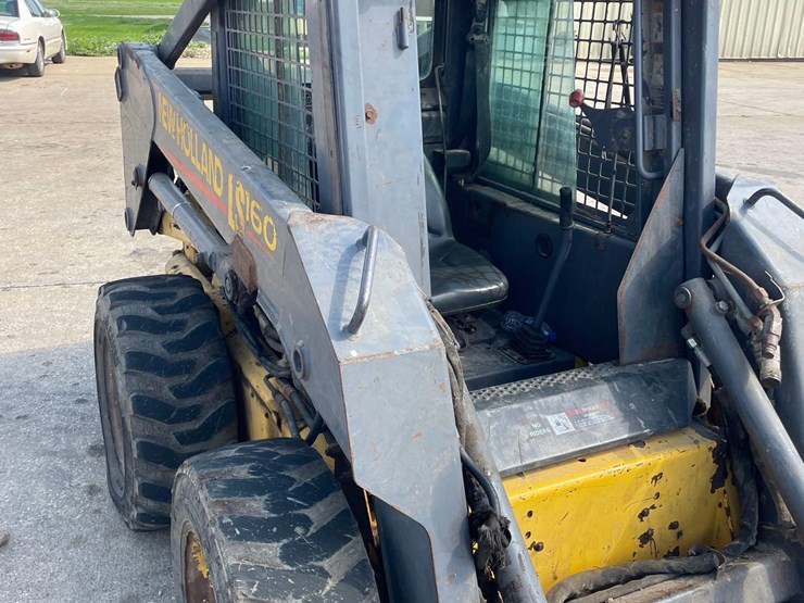 new-holland-l160-image-14