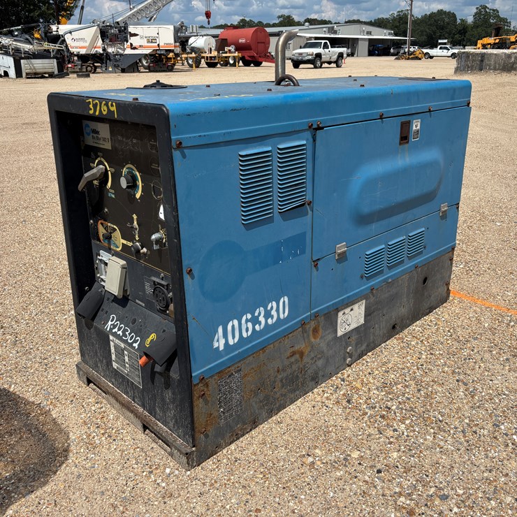 #22750 • MILLER BIG BLUE 5020 WELDER AND GENERATOR