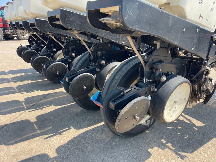 kinze-3200-image-16