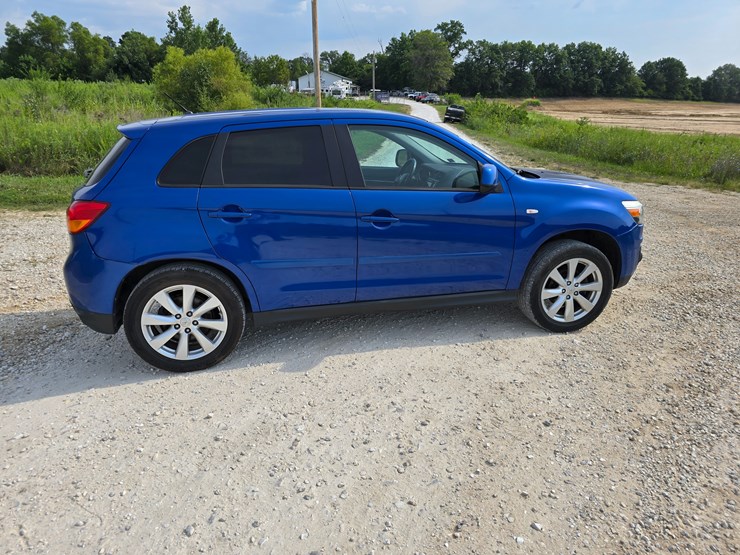 2015-mitsubishi-outlander-image-32