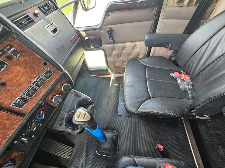 2005-kenworth-t600-image-83