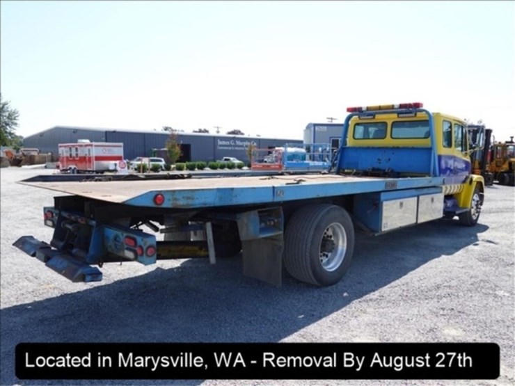 2001-freightliner-fl60-image-25