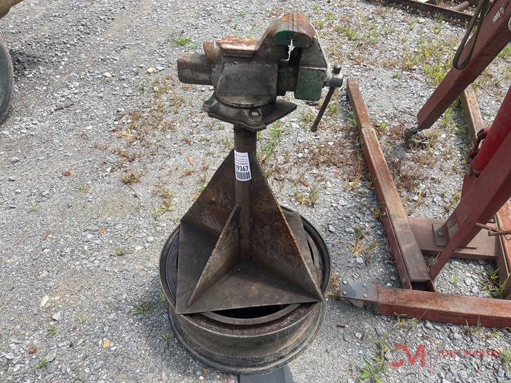 vise-and-stand-image-1