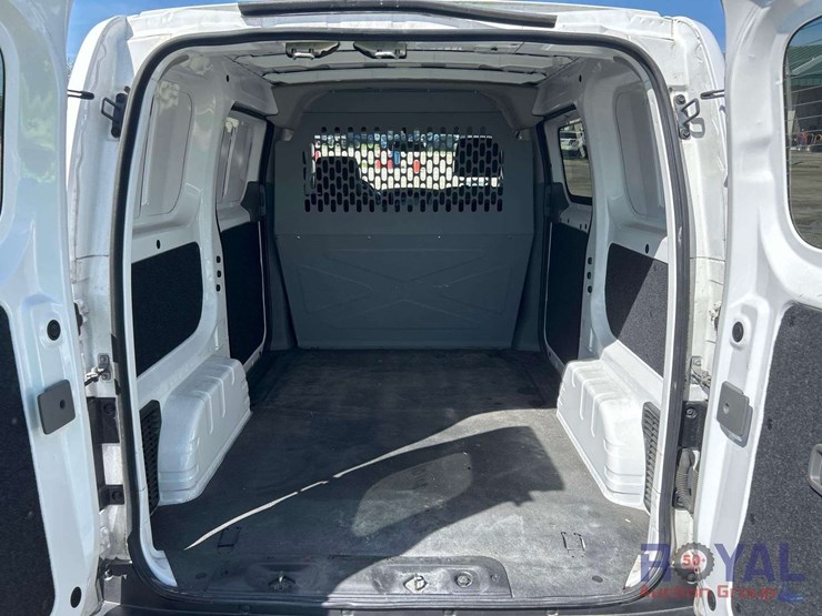 2016-nissan-nv200-image-24