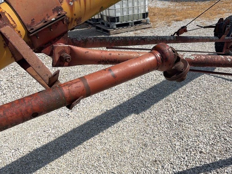 8x35-mayrath-unloading-auger-with-plastic-auger-hopper-image-5