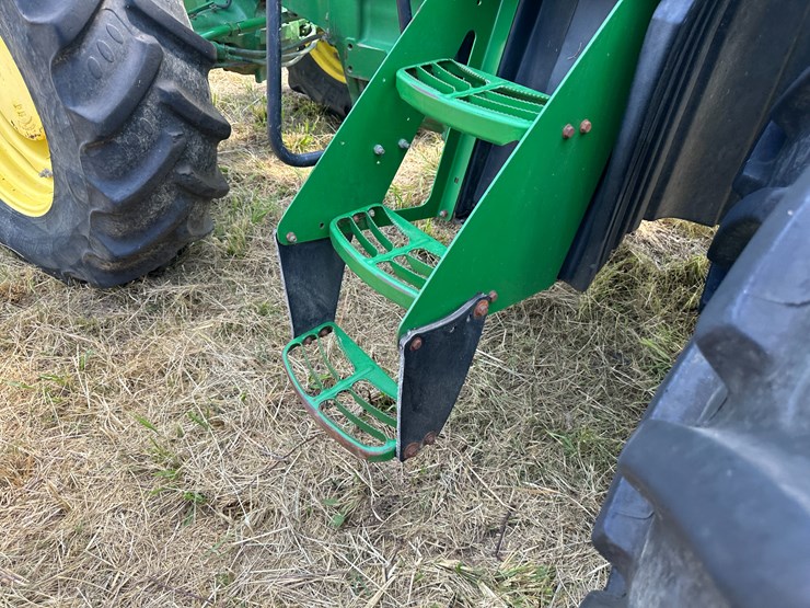 2014-john-deere-8285r-image-25