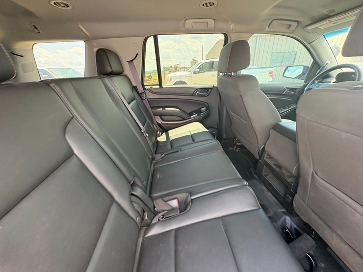 2017-chevrolet-tahoe-image-27