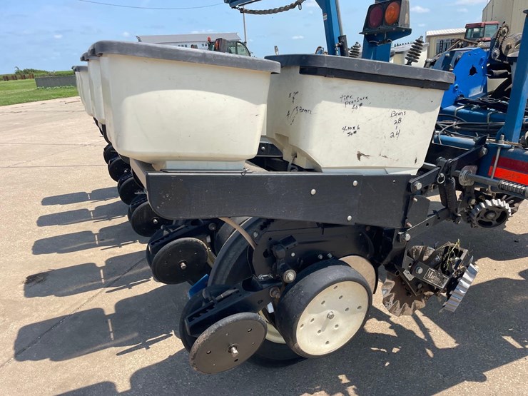 kinze-3200-image-42